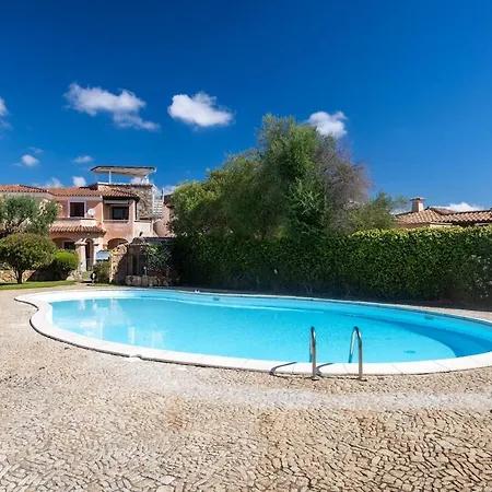 Smeralda - Pool, Private Garden & 100m Апартаменти Ольбія