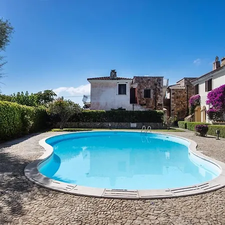 Smeralda - Pool, Private Garden & 100m Апартаменти *